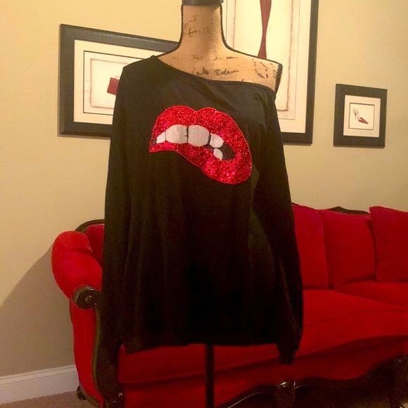 Super Cute Off The Shoulder Top!! 🤩 - Picture 1 of 1